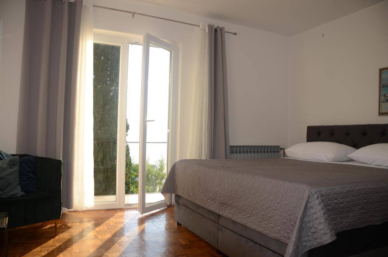 Appartement Corina & Franco à Senj  Extérieur photo