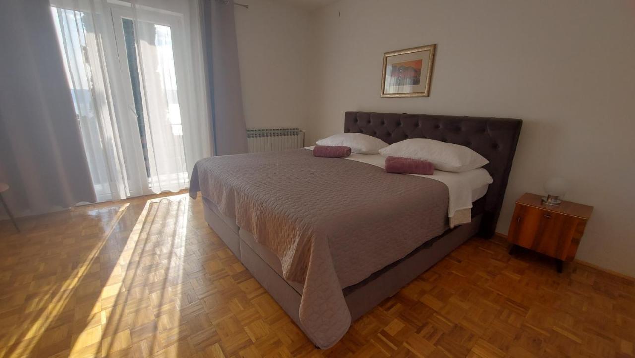 Appartement Corina & Franco à Senj  Extérieur photo